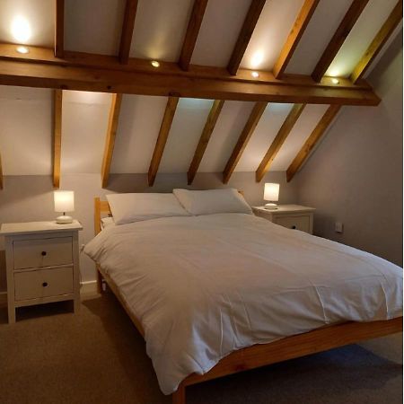Bishops Farm Apartment Торнбъри Екстериор снимка