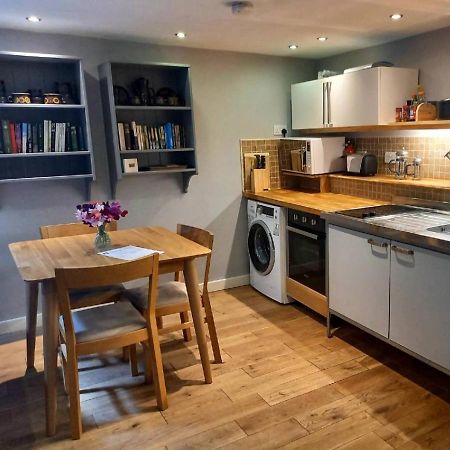 Bishops Farm Apartment Торнбъри Екстериор снимка