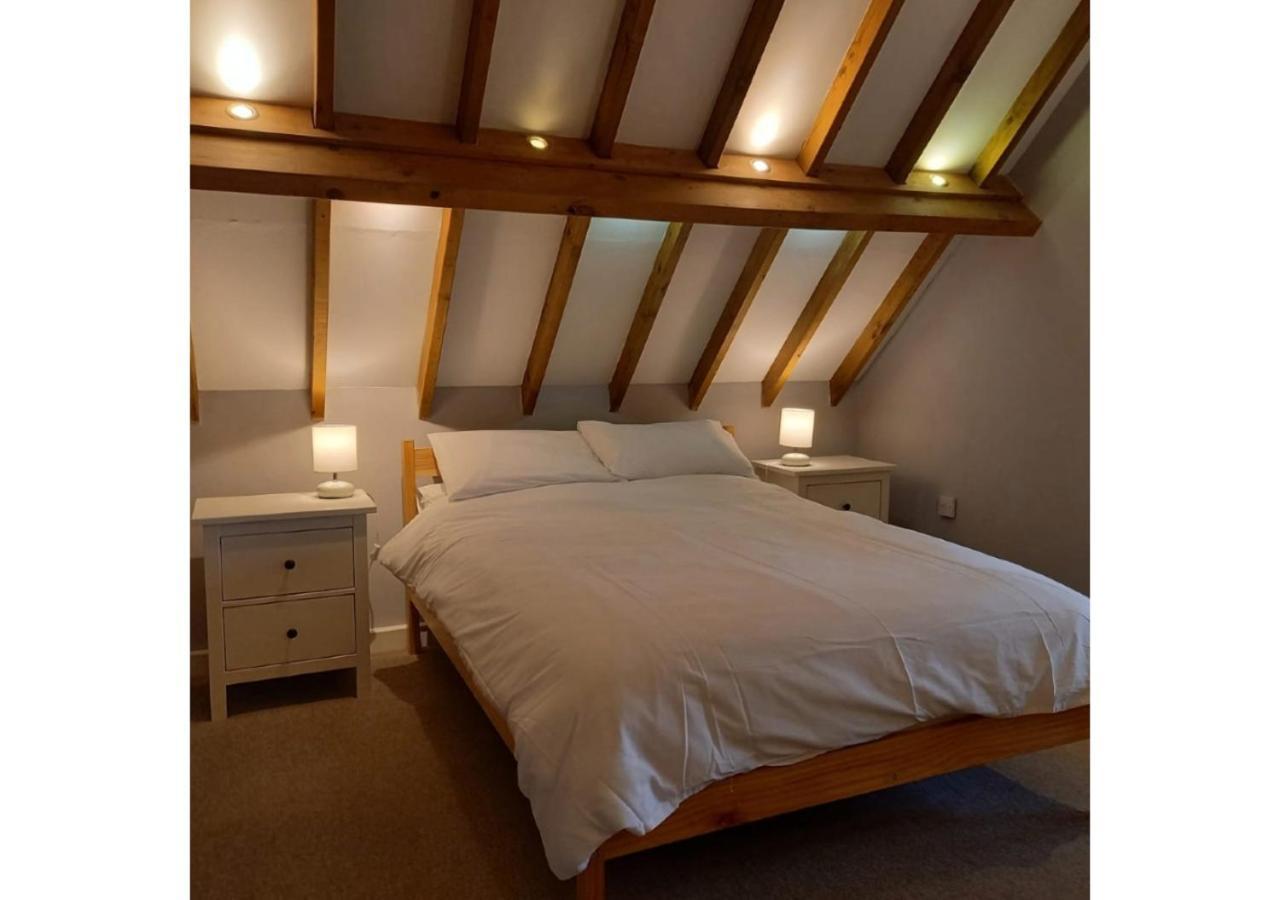 Bishops Farm Apartment Торнбъри Екстериор снимка