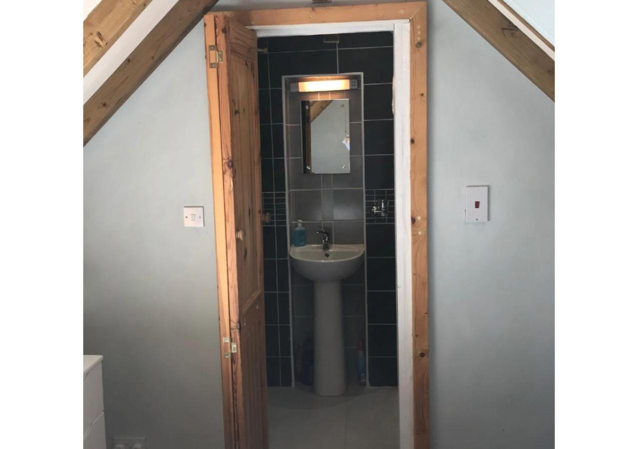 Bishops Farm Apartment Торнбъри Стая снимка